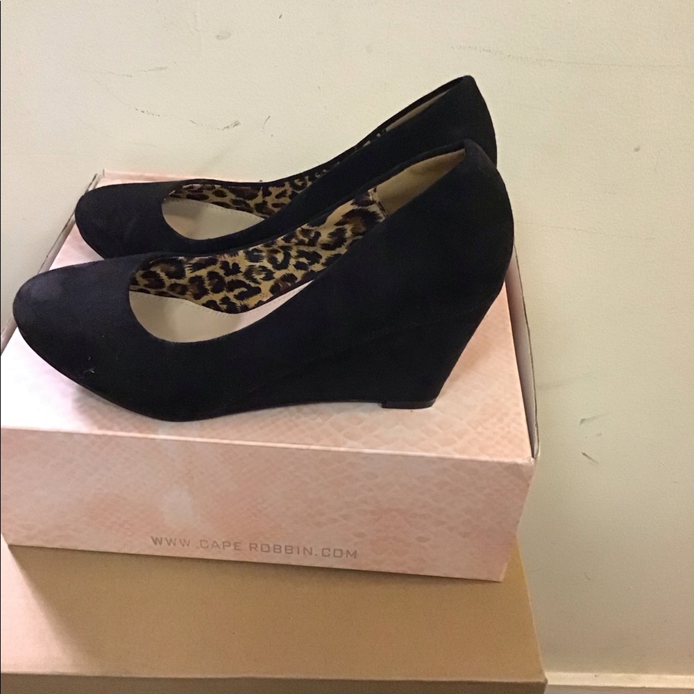 Black wedge heels
